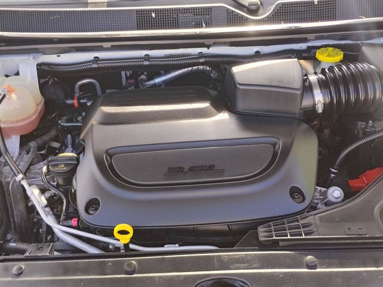 Used 2023 Chrysler Pacifica Limited FWD image 43