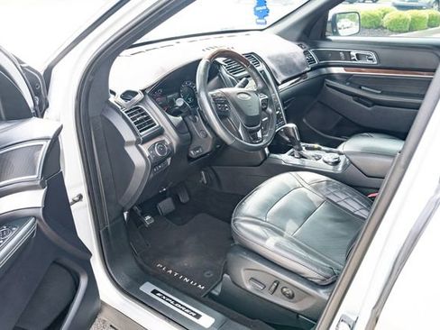 Used 2019 Ford Explorer Platinum AWD/4WD image 17