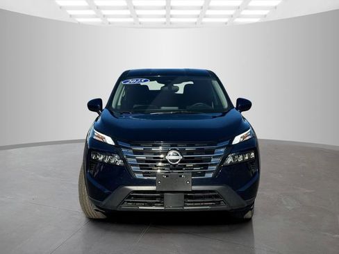 Used 2025 Nissan Rogue SV image 2