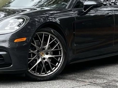 Used 2019 Porsche Panamera image 2