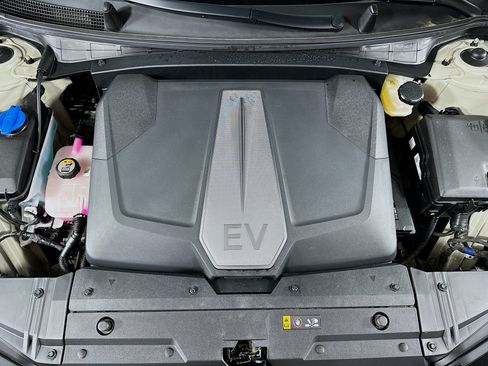 Used 2024 Kia EV6 Light RWD image 32