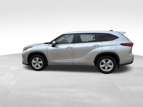 Used 2023 Toyota Highlander LE image 10