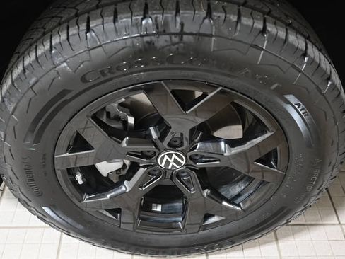 Used 2024 Volkswagen Atlas Peak Edition SE AWD/4WD image 19