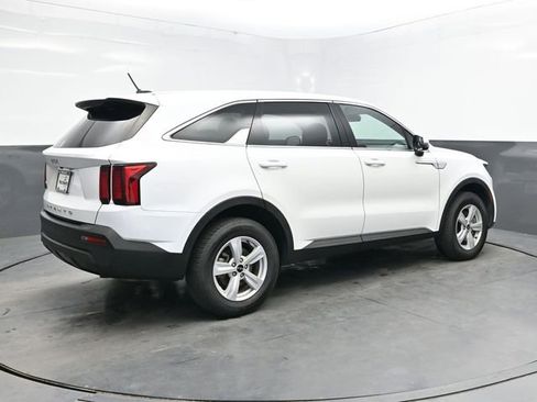 Used 2022 Kia Sorento LX image 7