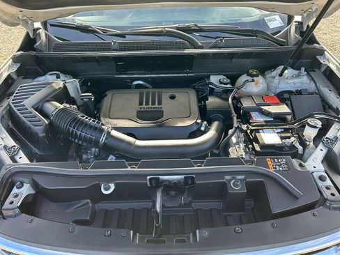 Used 2023 GMC Acadia SLE image 29