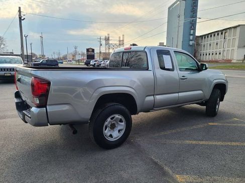 Used 2022 Toyota Tacoma SR w/ SR Convenience Package AWD/4WD image 6