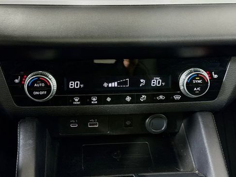 Used 2022 Mitsubishi Outlander SE image 16