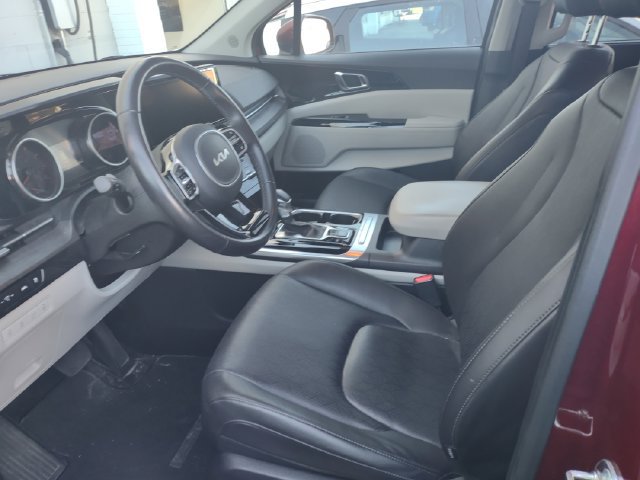 Certified 2024 Kia Carnival EX FWD image 11