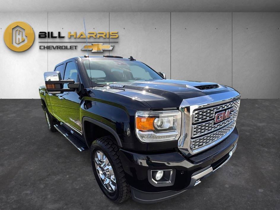 Used 2018 GMC Sierra 2500 Denali w/ Duramax Plus Package AWD/4WD image 3
