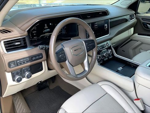 Used 2022 GMC Yukon XL Denali image 17