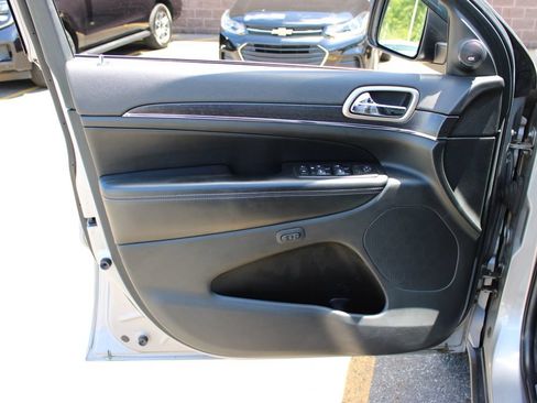 Used 2015 Jeep Grand Cherokee Limited w/ Luxury Group II AWD/4WD image 9