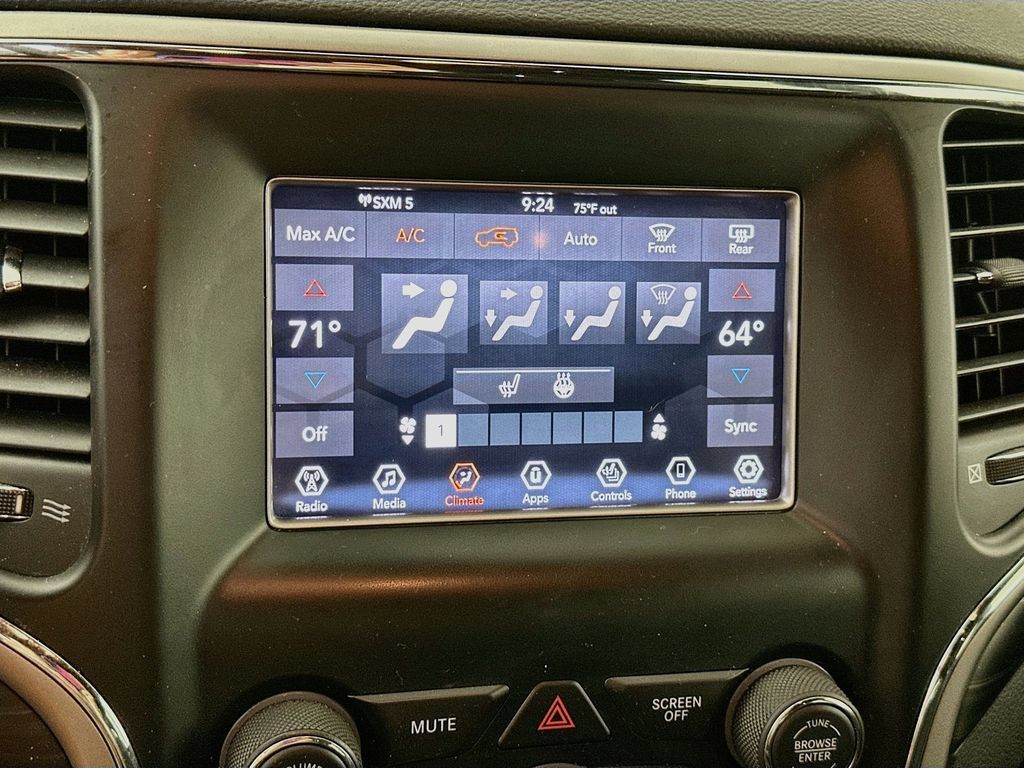Used 2019 Jeep Grand Cherokee Laredo w/ Security & Convenience Group AWD/4WD image 21