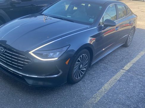Used 2022 Hyundai Sonata SEL w/ Winter Weather Package image 1