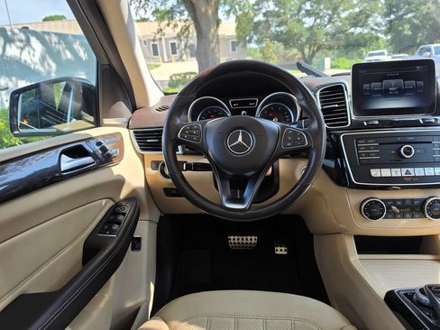 Used 2019 Mercedes-Benz GLE 400 4MATIC image 8