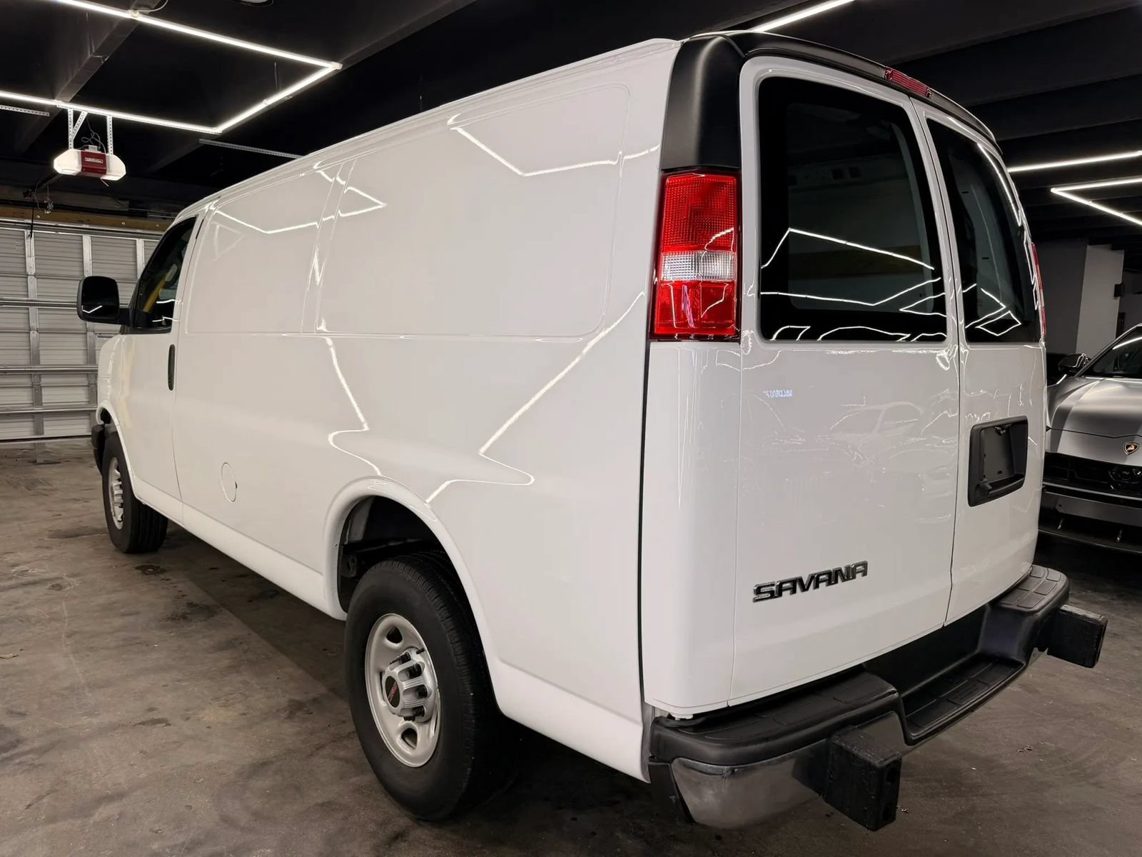 Used 2024 GMC Savana 2500 w/ Driver Convenience Package RWD image 3