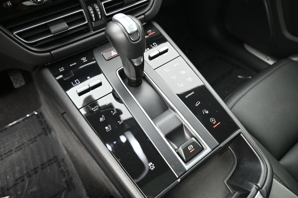 Certified 2023 Porsche Macan S AWD/4WD image 23