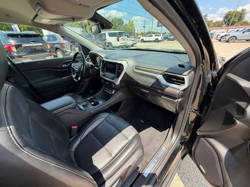 Used 2023 GMC Acadia SLT AWD/4WD image 10