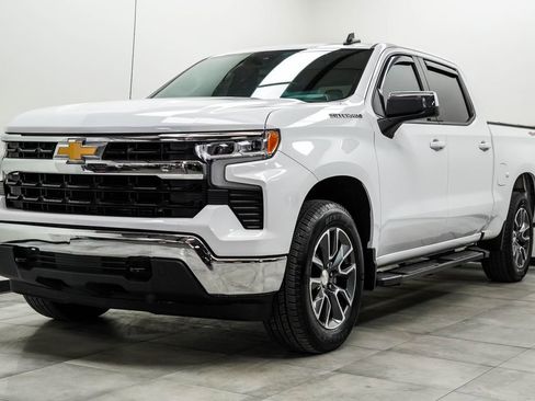Used 2022 Chevrolet Silverado 1500 LT AWD/4WD image 7