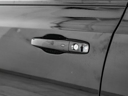 Used 2022 Chrysler 300 Touring w/ Sport Appearance Package image 40