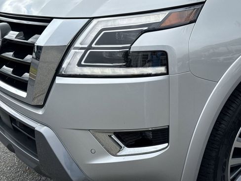 Used 2024 Nissan Armada SL w/ Captain's Chairs Package image 6