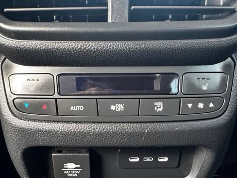 Used 2025 Honda Pilot Black Edition image 15