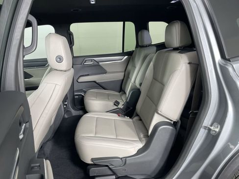 Used 2024 GMC Acadia Elevation image 24