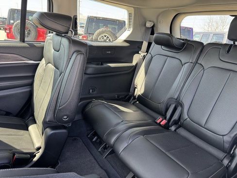 Certified 2023 Jeep Grand Cherokee L Limited w/ Luxury Tech Group II image 32