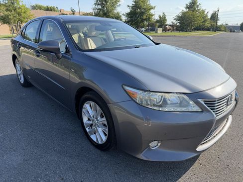 Used 2014 Lexus ES 300h w/ Luxury Package w/Bamboo Trim FWD image 3