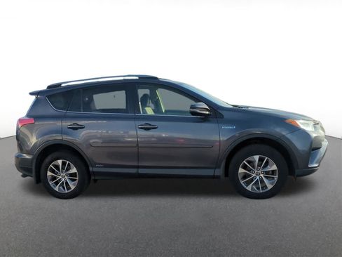 Used 2018 Toyota RAV4 XLE image 7
