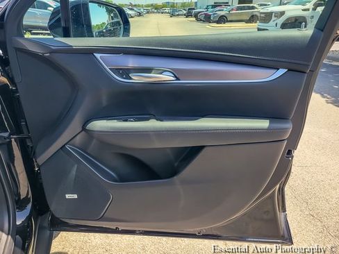 Certified 2024 Cadillac XT5 Luxury w/ LPO, Floor Liner Package AWD/4WD image 32