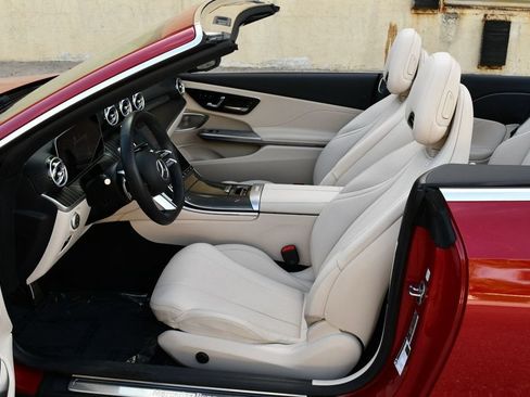 Used 2024 Mercedes-Benz CLE 300 4MATIC Cabriolet image 61