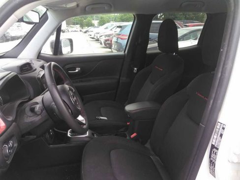 Used 2023 Jeep Renegade Trailhawk AWD/4WD image 3
