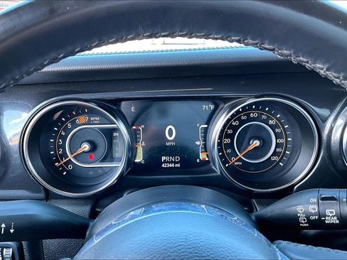 Used 2022 Jeep Wrangler Unlimited Sahara AWD/4WD image 22