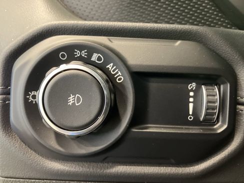 Used 2024 Jeep Wrangler Rubicon image 14