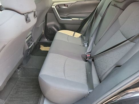 Used 2021 Toyota RAV4 XLE AWD/4WD image 9