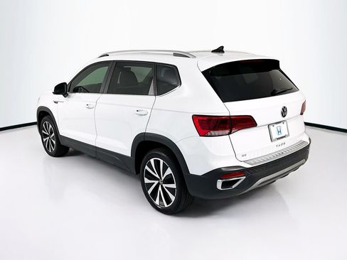 Used 2023 Volkswagen Taos SE w/ Panoramic Sunroof Package FWD image 7