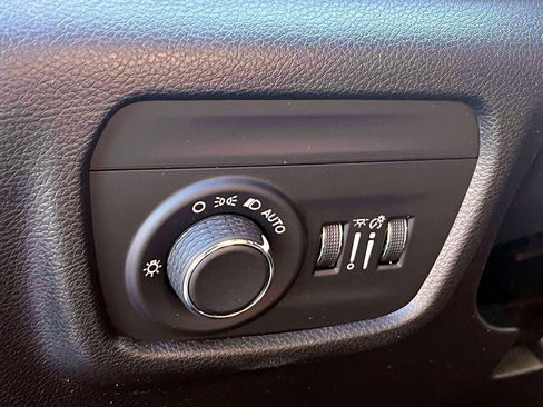 Certified 2023 Jeep Grand Cherokee Laredo w/ Luxury Tech Group I image 20