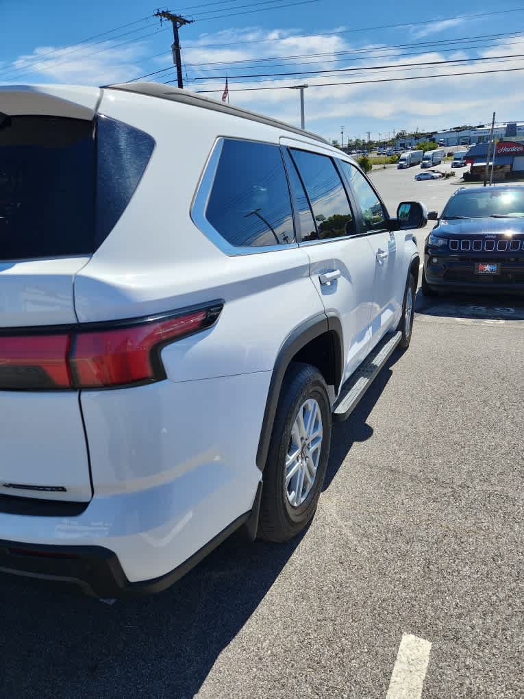 Used 2025 Toyota Sequoia SR5 AWD/4WD image 17