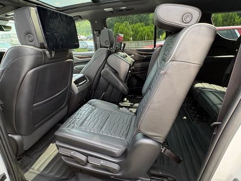 Used 2023 Cadillac Escalade ESV Sport Platinum AWD/4WD image 21