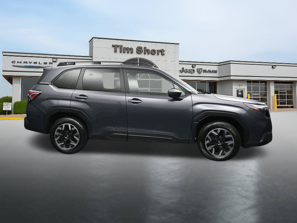 Used 2025 Subaru Forester Premium AWD/4WD image 6
