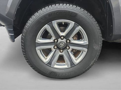 Used 2016 Toyota Tacoma Limited w/ Towing Package image 25