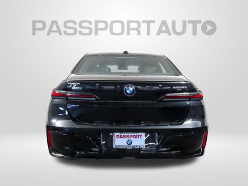 Used 2025 BMW i7 eDrive50 w/ M Sport Package RWD image 6