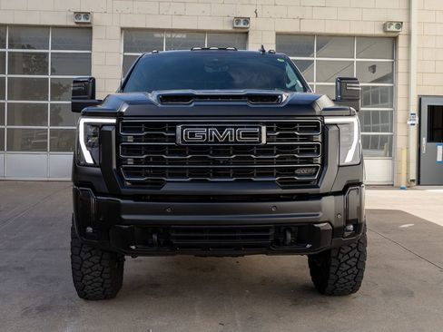 Used 2024 GMC Sierra 2500 AT4 w/ AT4 Premium Plus Package image 2