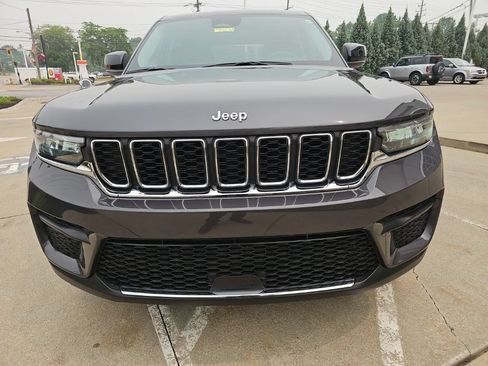 Used 2023 Jeep Grand Cherokee Laredo AWD/4WD image 5