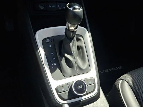Used 2026 Hyundai Venue SEL FWD image 14