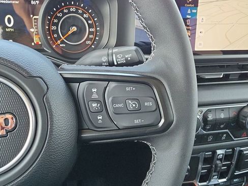 Used 2025 Jeep Gladiator Mojave AWD/4WD image 21
