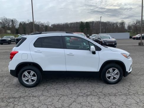 Certified 2022 Chevrolet Trax LT w/ LT Convenience Package image 8