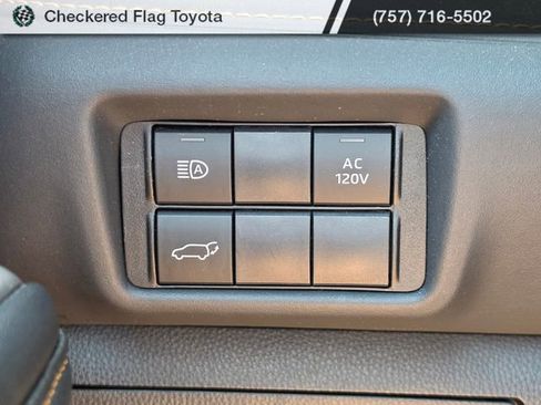 Used 2023 Toyota Highlander Bronze Edition AWD/4WD image 11