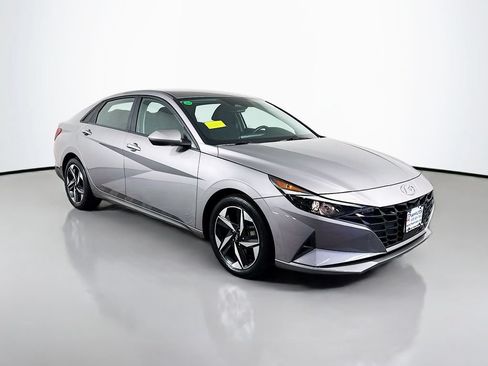 Used 2023 Hyundai Elantra SEL w/ Convenience Package FWD image 10