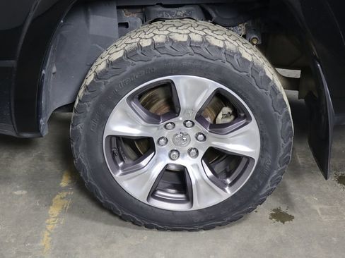Used 2019 RAM 1500 Laramie AWD/4WD image 40
